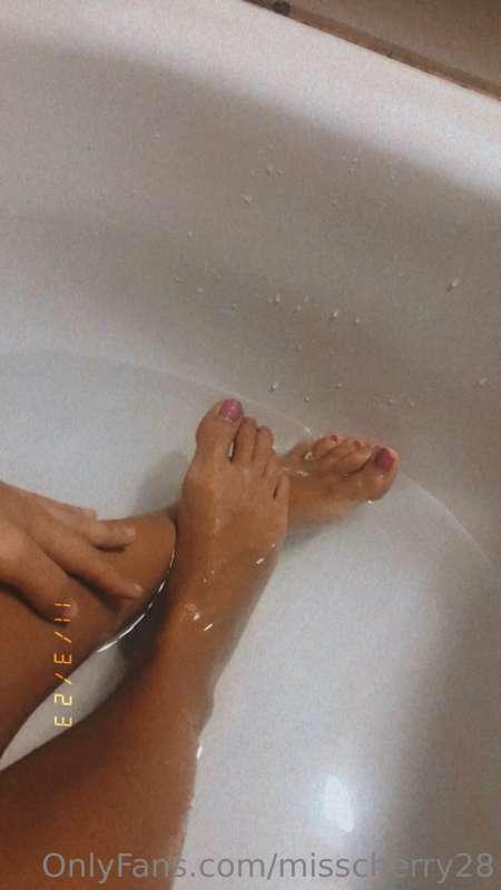 my beautiful feet can fulfill many fantasies🤤🦶🏻🔥