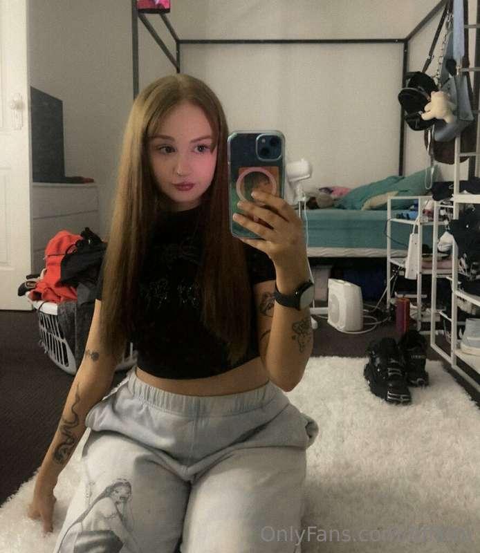 i’m a red head now 🤭 do you like it? 

sorry about my messy ..