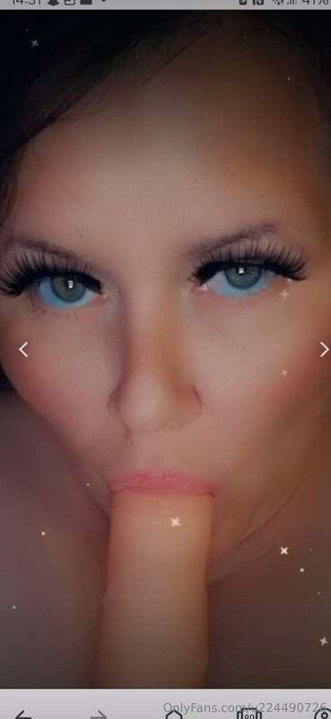 Oh baby i want to deep throat my dildo giving u eye contact ..