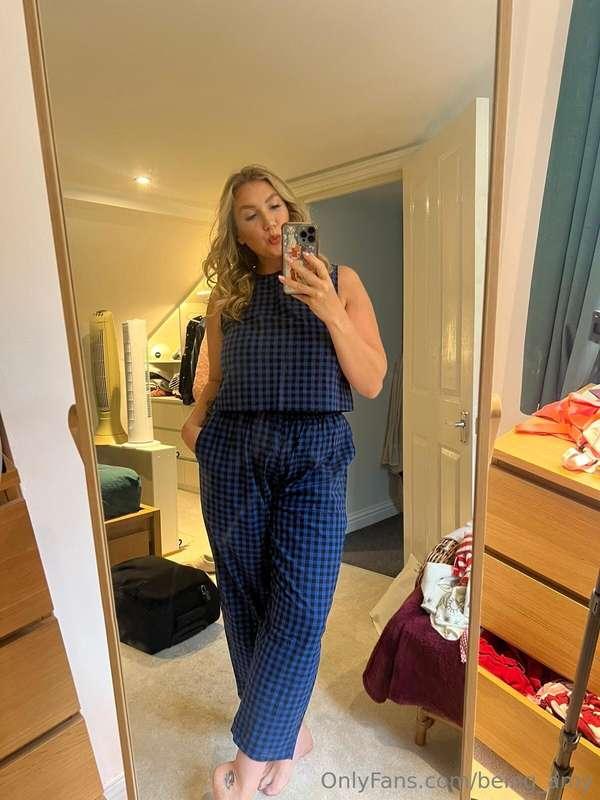 A moment for today's outfit 💙