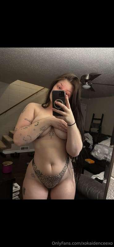 doing customs tonight ! i’ll be active 😻