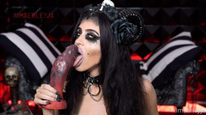 You're invited to my Halloween Party. What would you come as..