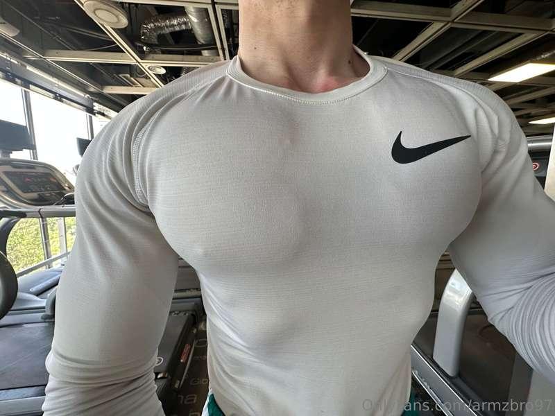 Mega pecs in sleeves #2