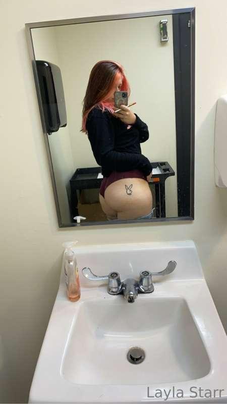 I just want a nice booty rub and my pussy ate 😌🥴