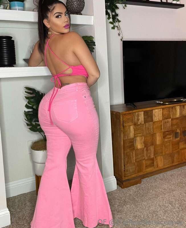 Pick one: tease me or let me tease you? 😘