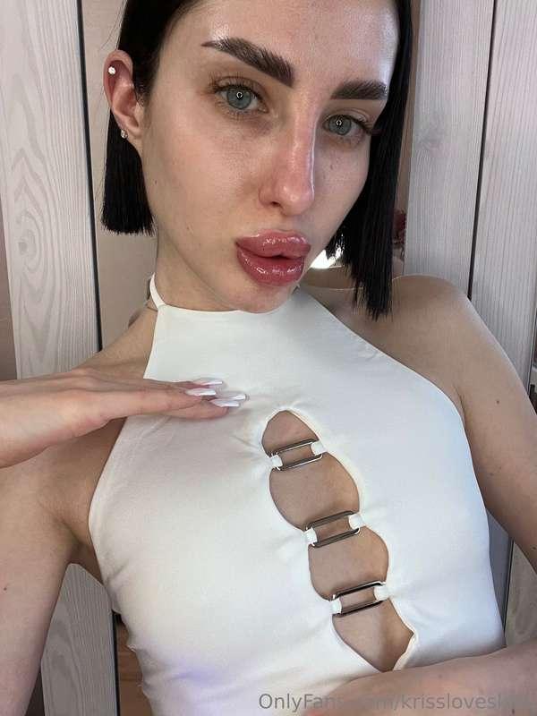 𝒯𝓇𝓎 𝓉𝑜 𝑔𝓊𝑒𝓈𝓈 𝓌𝒽𝒶𝓉'𝓈 𝒾𝓃 𝓂𝓎 𝒽𝑒𝒶𝒹 𝓇𝒾𝑔𝒽𝓉 𝓃𝑜𝓌 👄