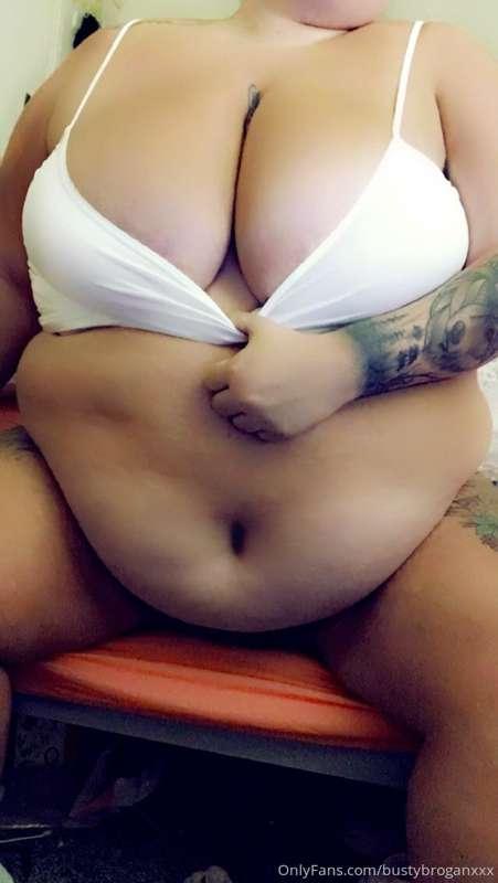 Whats better than tits & belly? 🥵😈