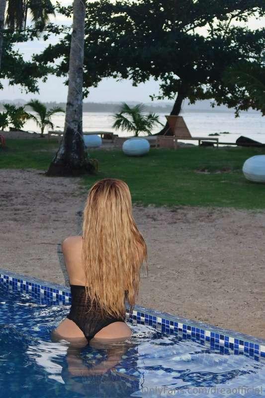 Are you enjoying the view babe? 😋