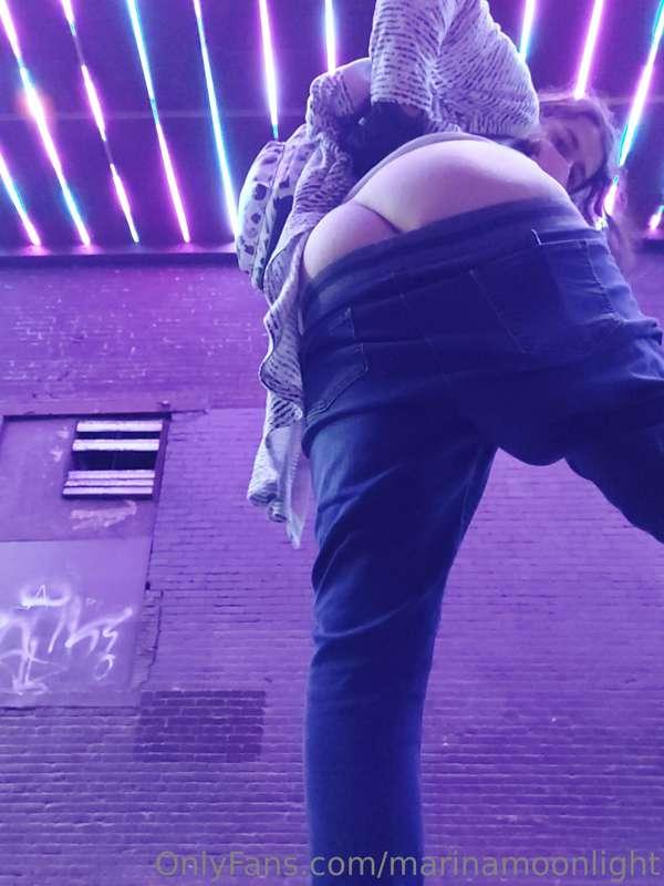 Heya everyone and happy holidays! Here is an extra-special p..