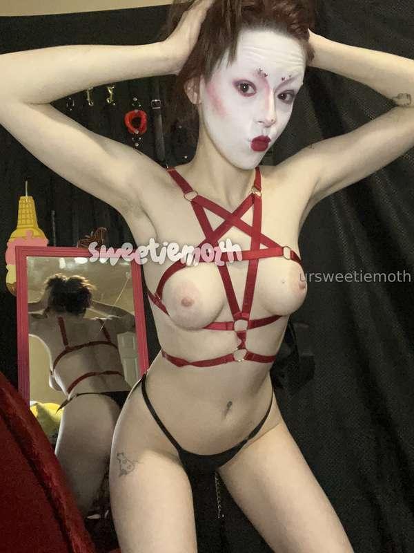 Your personal fuck doll has been prepped... Please breed me😍..