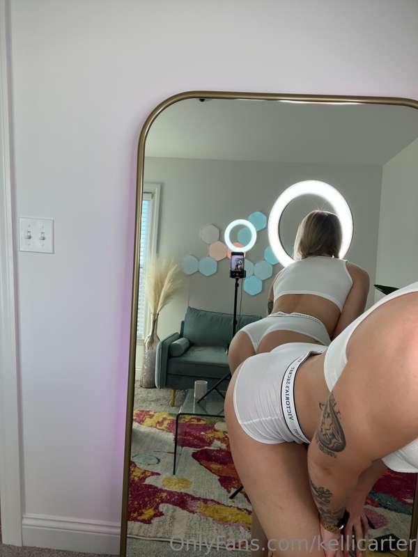 behind the scenes 🤓 you guys make my job so fun!