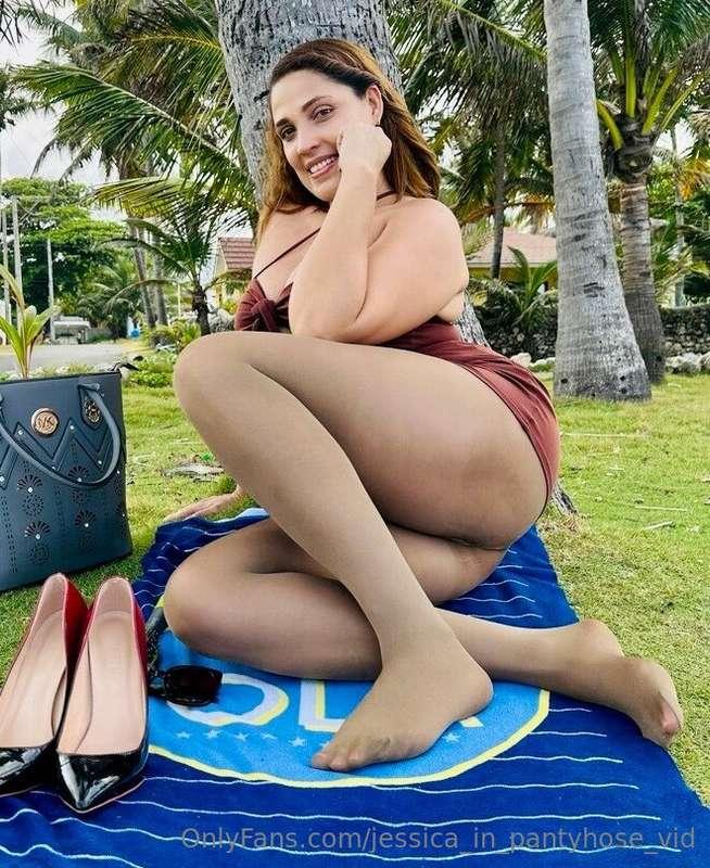 jessica_in_pantyhose_vid image #2