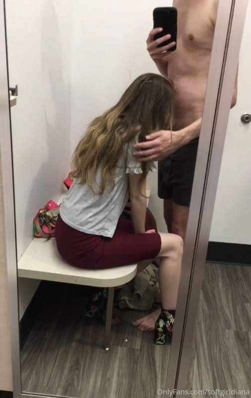 #12 - QUICK CHANGING ROOM HEAD

The title says it all 😘


##..