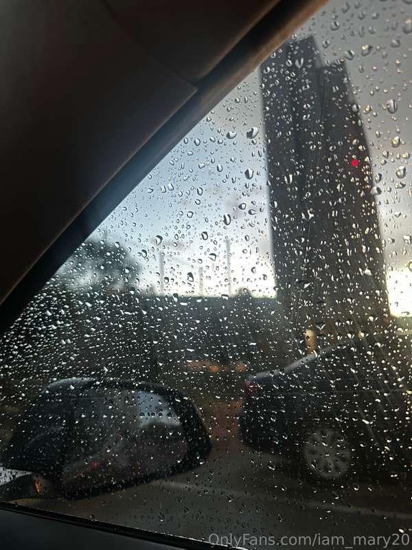 This afternoon it rained softly, so I put on my waterproof j..