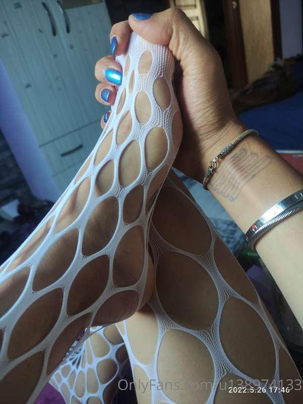 Do you like my feet? It is so tiny & cute. 😋 Ayaklarımı beğe..