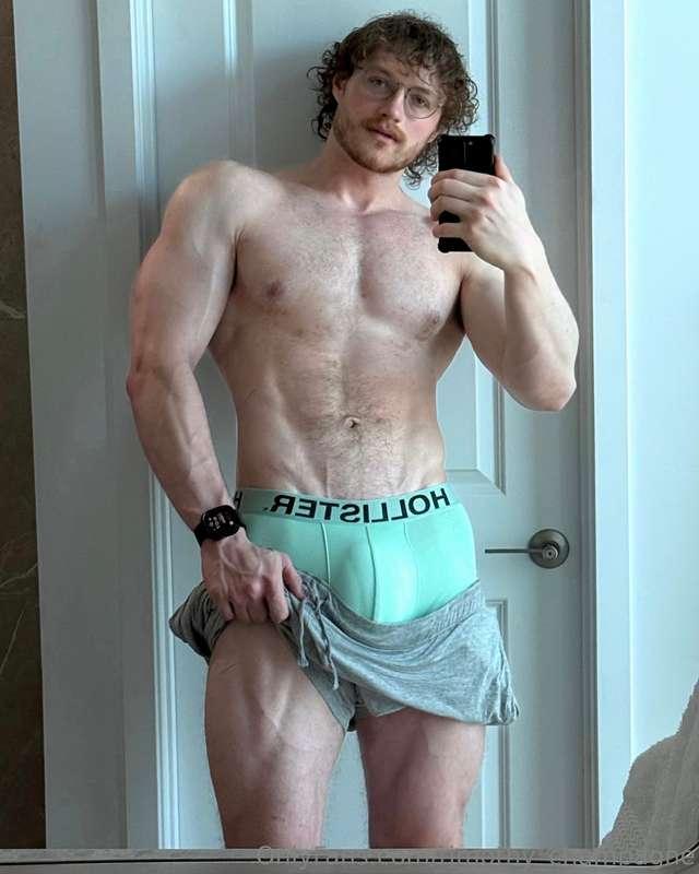 Took an underwear version of that pic too, for all you under..