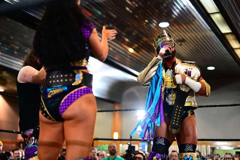 A couple in ring shots from mania week 💜