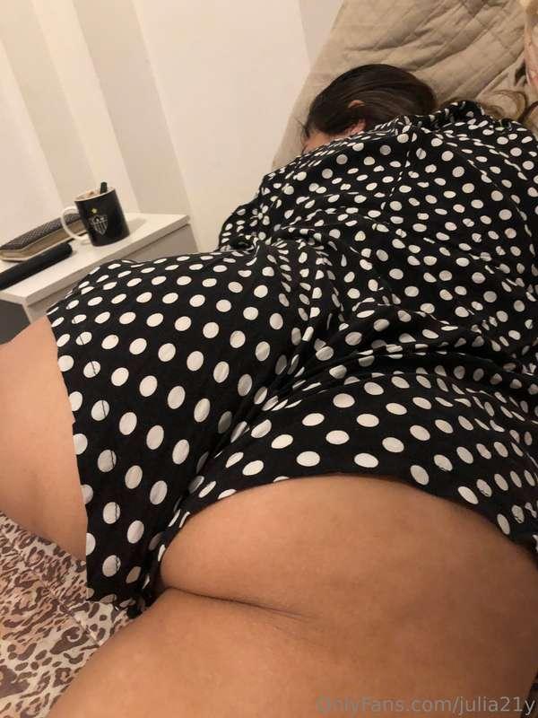 Do you prefer an obedient girl or a bad one to boss you arou..