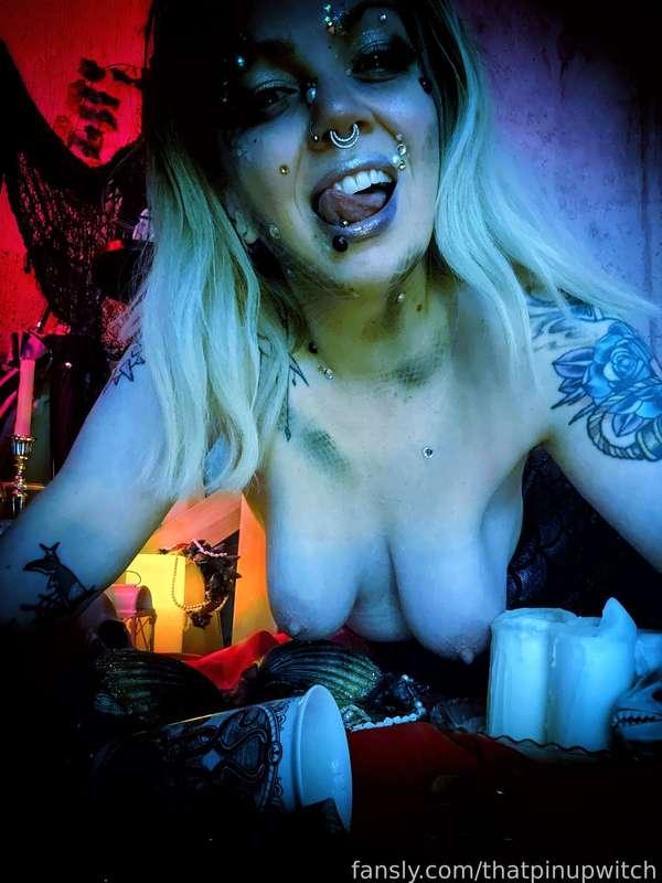 thatpinupwitch image #18