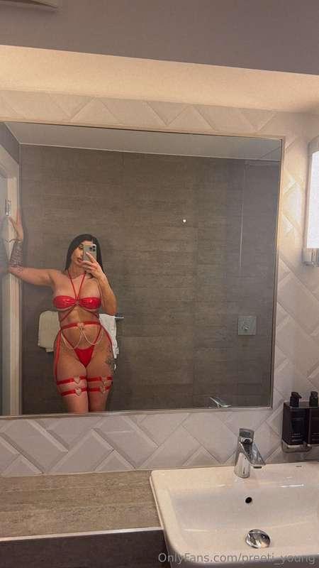 Red HOT & horny as FUCK🔥 