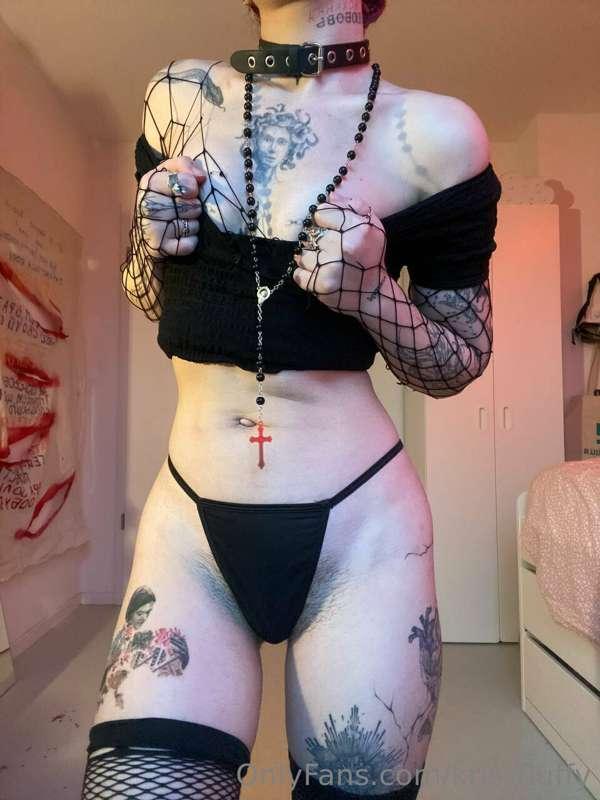 Do you want me to push back my panties 😈and stroke my wet pu..