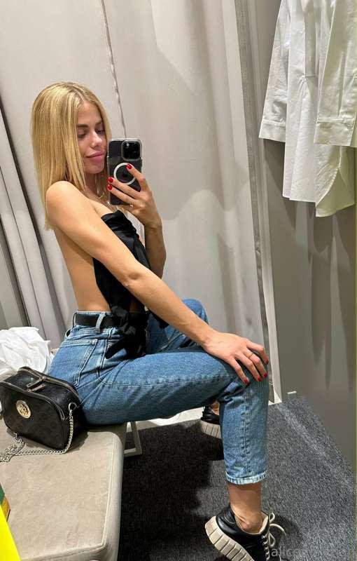 You can never have too many clothes 😛
How many clothes can y..