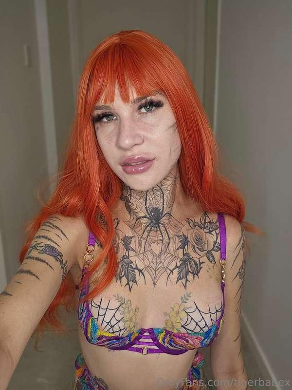 Cum get a custom gift from me 🎁 Shoot me a message x