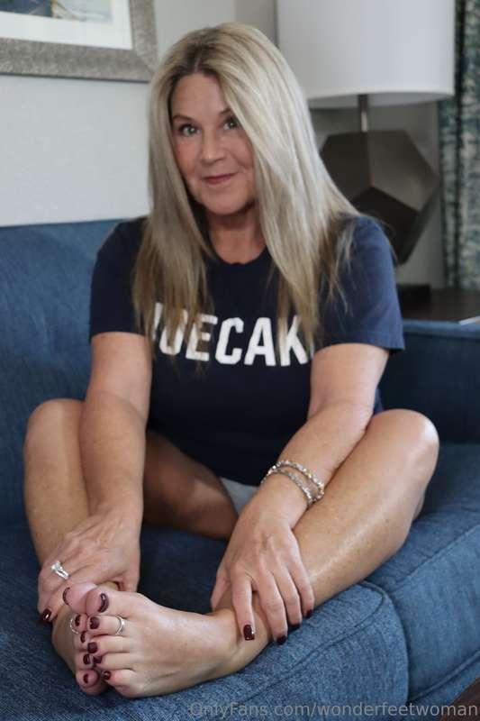 Toes, Toes, Toes, photographed by Pedsrmeds Showing off my f..