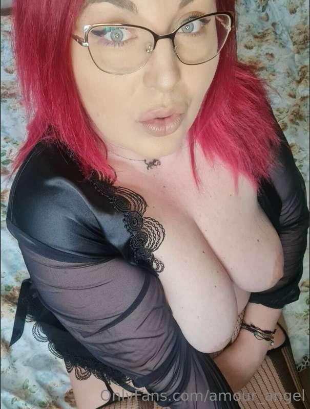 CUTIE BUSTY is the QUEEN of VIDEOCALLS @alicewetfree 😈 She l..