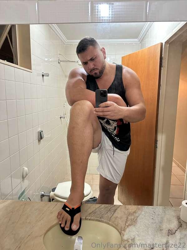 This size 22us will rub my slave’s face today, are you ready..