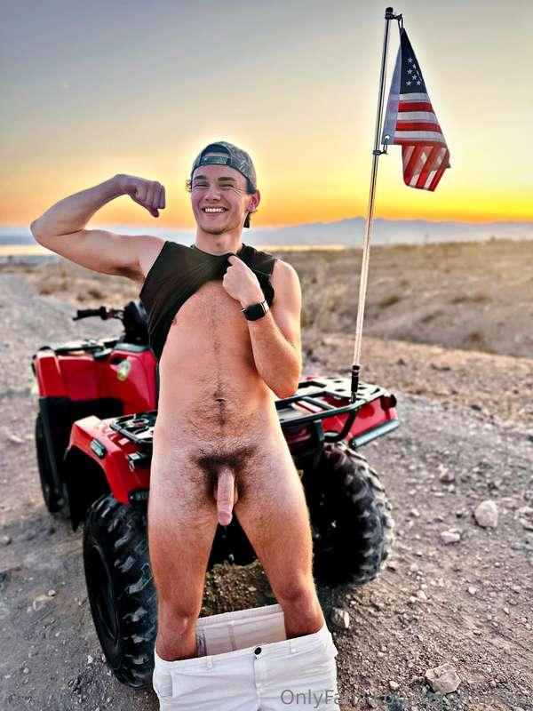 happy 4th of July mother fuckers 😎 sad I can’t be home to gr..