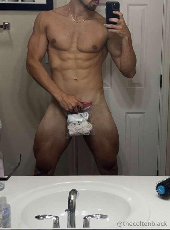 Been working on the family farm and super sweaty and horny 😈..