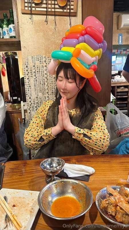 Balloon hat🎈👒 Very cute🤭 I'll take good care of it until it ..