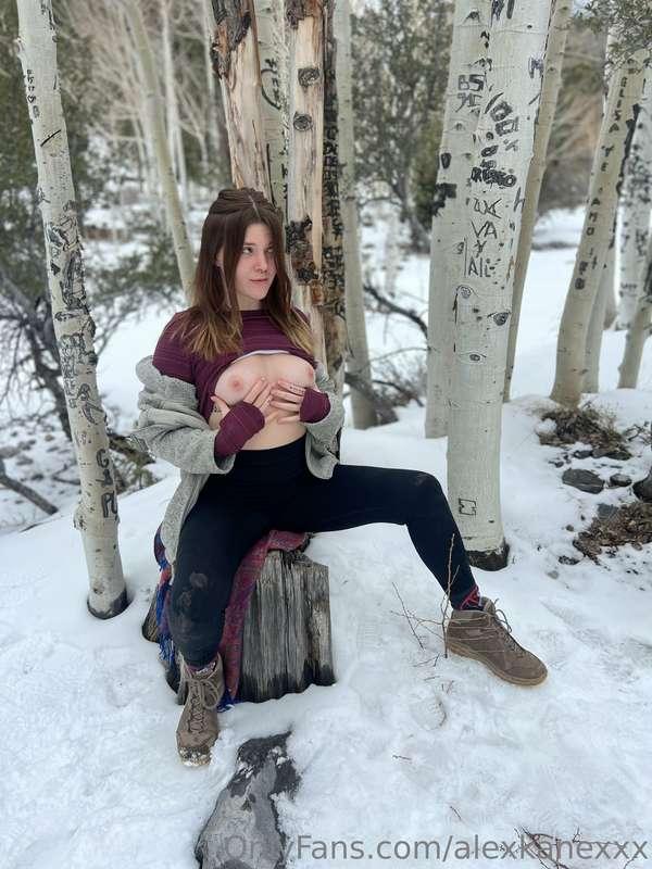 I love the snow🥰 shooting some girl/girl content Tuesday👀 ca..