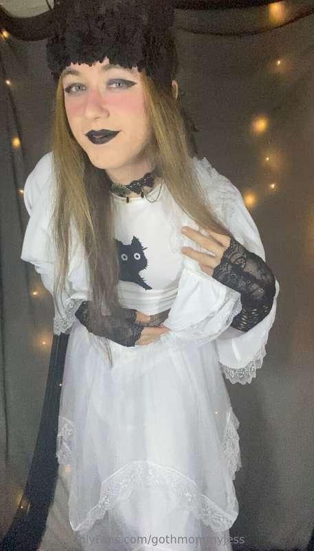 gothmommyjess image #1