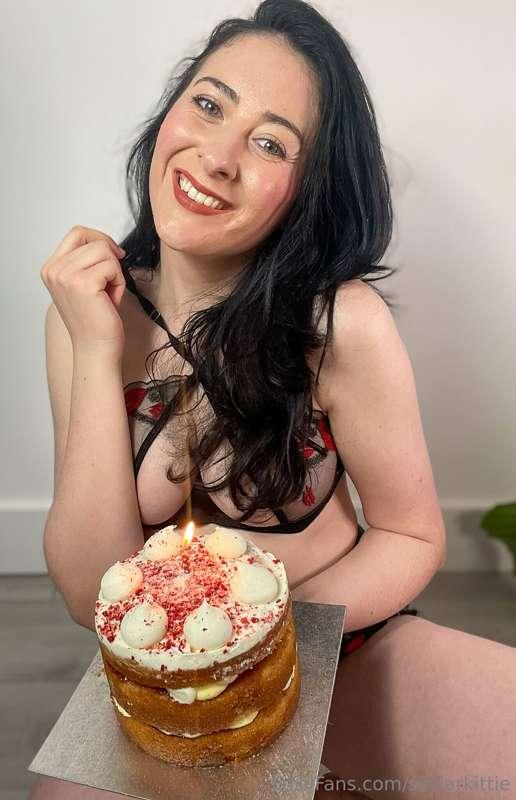 It's officially my Birthday Week!! 🥳

See My Birthday Sex On..