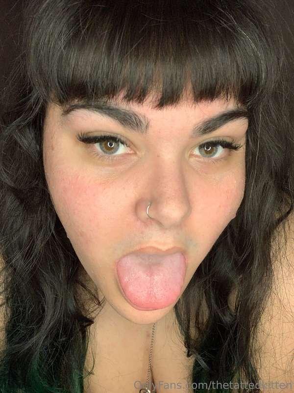 Who wants to use my cute little mouth?