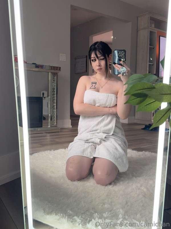 Me fresh out of the shower, wanna see more?🤍