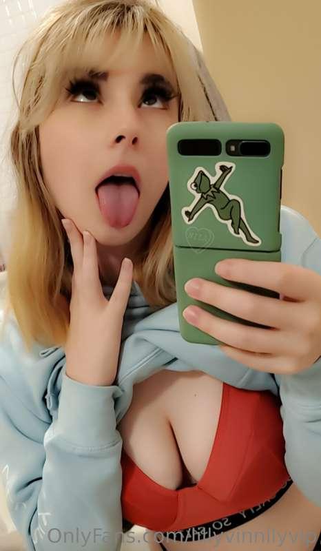 I can't stop staring at this Kermit sticker 😂 What did you n..