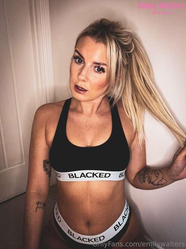 GM Babe! 🖤

Give this post 50 likes and i'll send a private ..