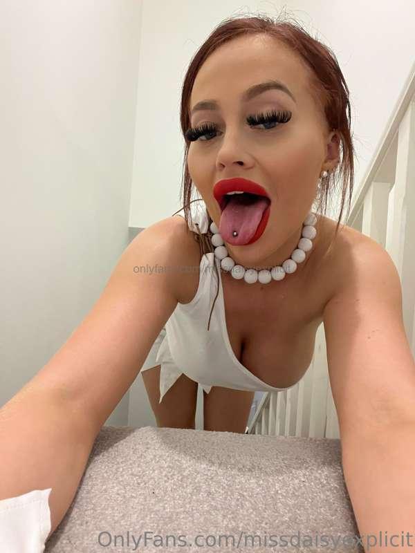 Who’s looking forward to my video tonight at 9pm?  💋