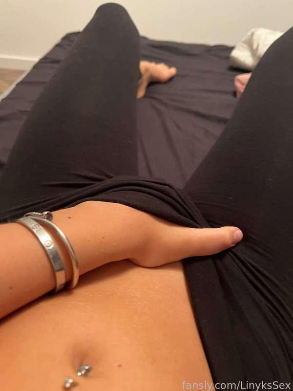 So horny right now 💦 wanna video call baby? Let's get naughty 😈