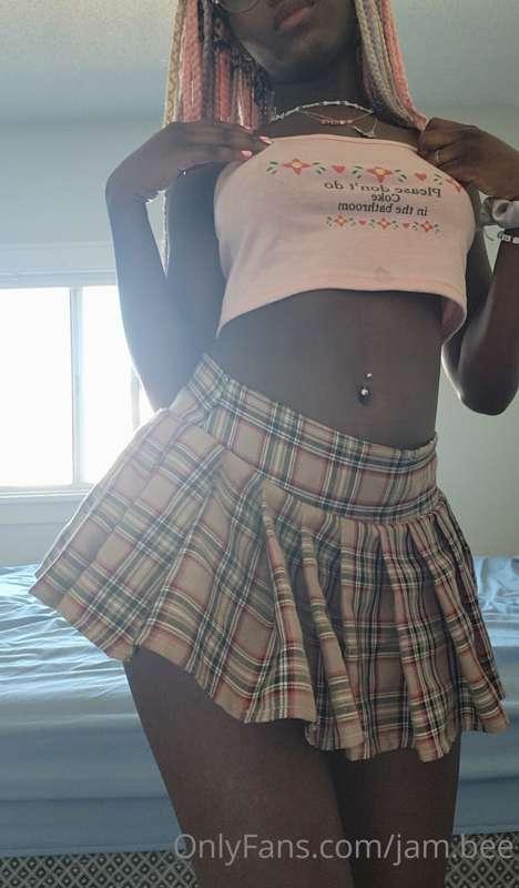 so my skirt shrunk in the wash ;~;