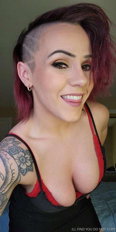 Offering XXXclusive Skype Private show pm me for details nee..