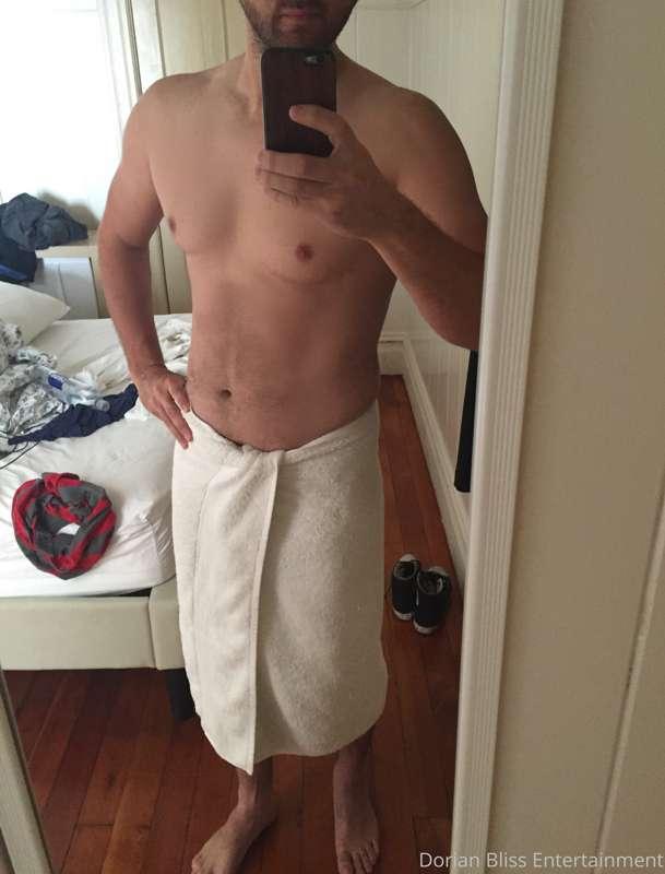 “Now get on yer knees n help me take this towel off” 
🍆💦🧎‍♀️