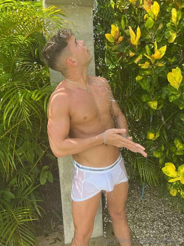 Bloody raining here in England rather be in the tropics gett..
