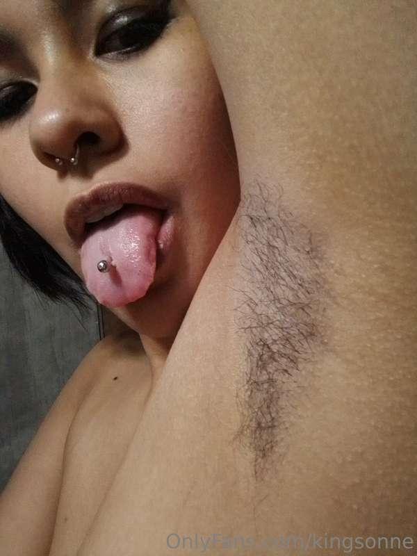 Do the same as me, stick out your little tongue and start wi..