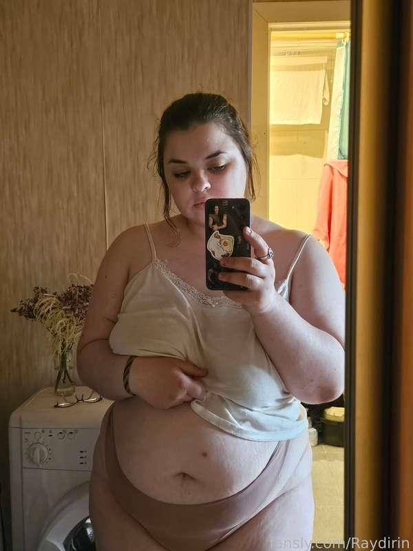 Gonna film in a hotel again to have content for the next month. Gonna try and make some ideas in my head possible... You can suggest your own ideas too 💮

#bbw #bigbelly #curvy #bigboobs #pawg 