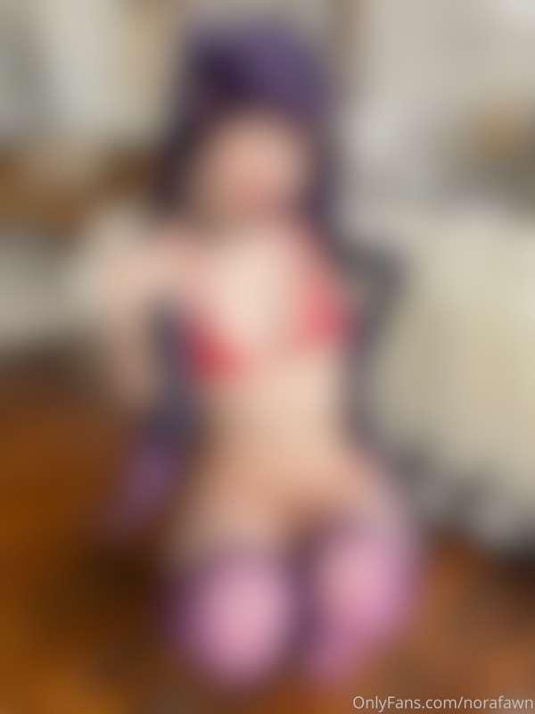 Can anyone guess who I’m cosplaying in my final Christmas se..