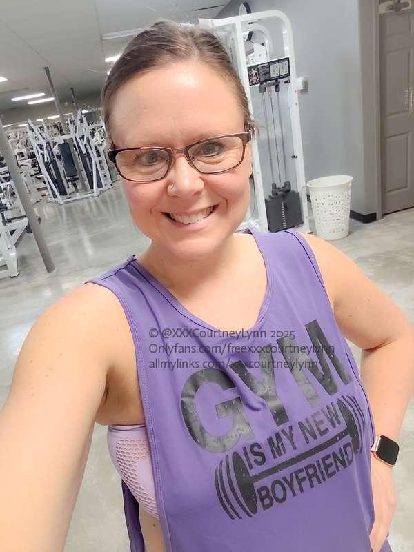Happy Friday! 🤩Gym selfie!😜 Also, just a reminder that it is..